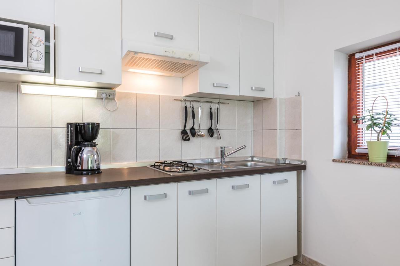 Apartments Mikanovic ซริกเวนิซา ภายนอก รูปภาพ