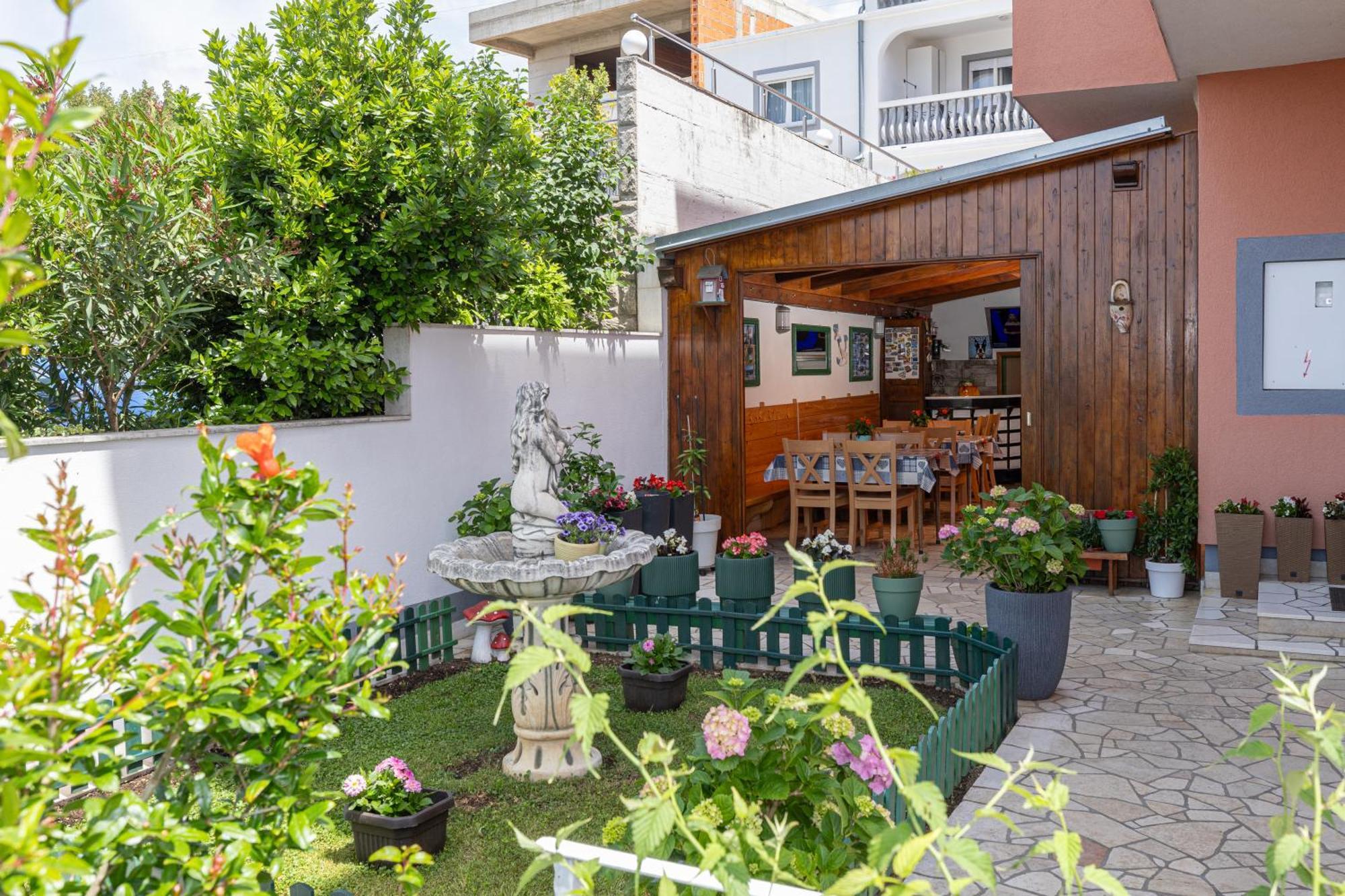 Apartments Mikanovic ซริกเวนิซา ภายนอก รูปภาพ