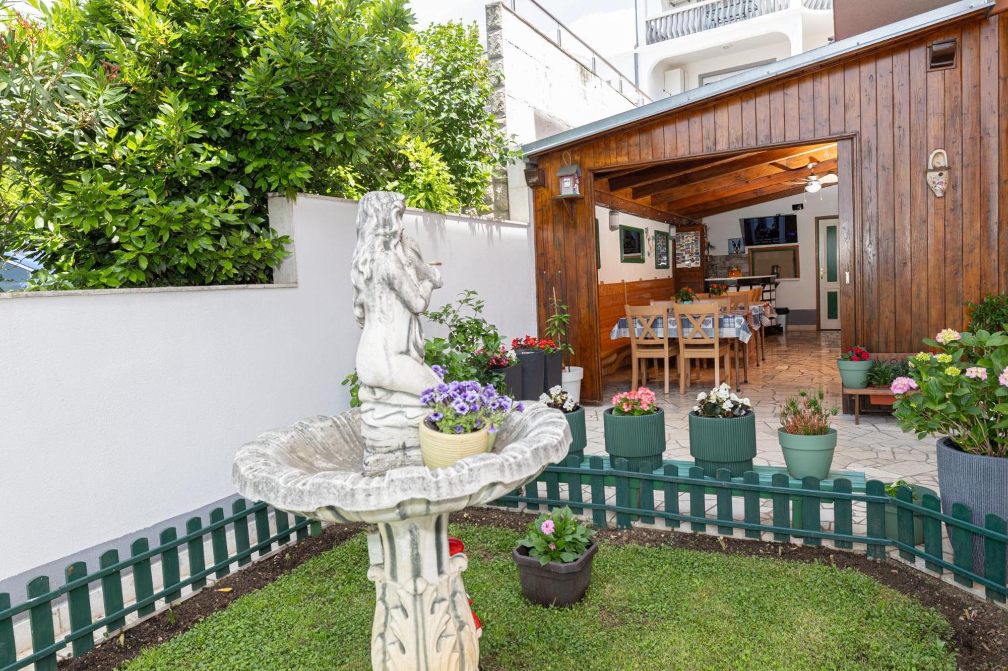 Apartments Mikanovic ซริกเวนิซา ภายนอก รูปภาพ