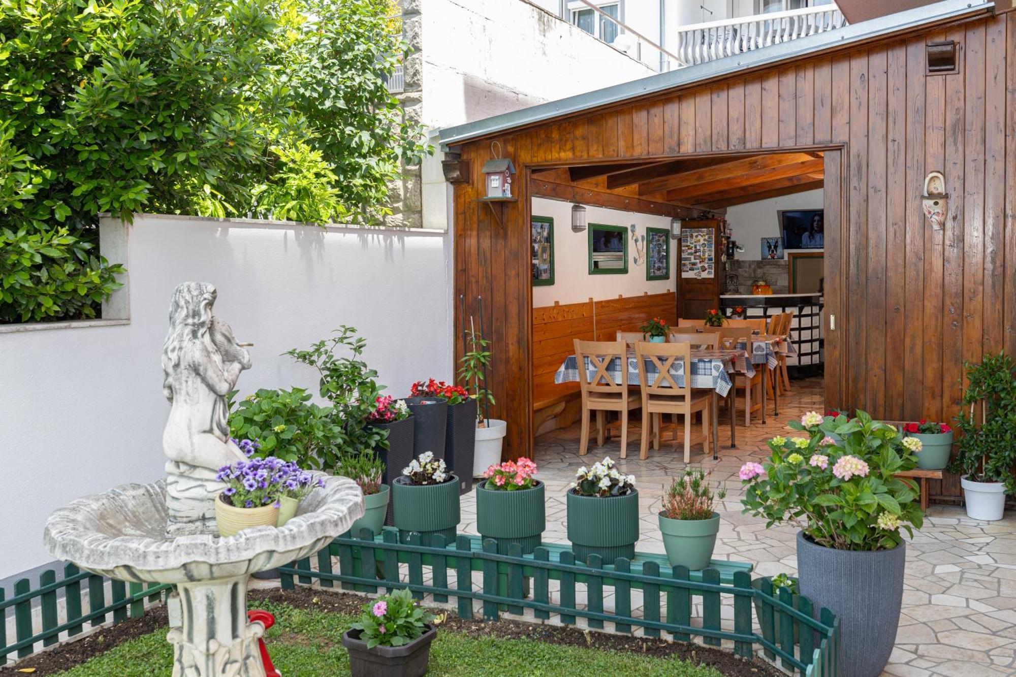 Apartments Mikanovic ซริกเวนิซา ภายนอก รูปภาพ